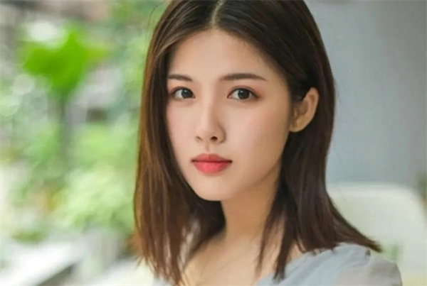女友吃醋哭了如何解决 女友吃醋哭了如何哄