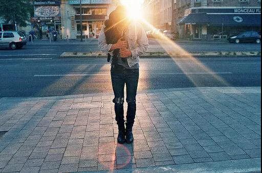 女孩告诉你睡不着是在暗示什么？该如何回复？