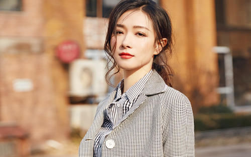 我女友不粘人也不主动给我发信息，该如何解决