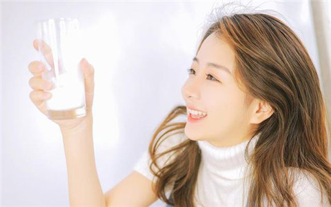 怎么样追狮子女聊天 用好这类让她主动找你聊天