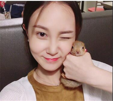 女友胃疼咋办如何去关心，女友胃疼如何去关心
