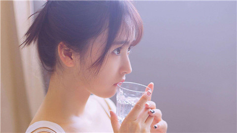 搭讪女孩，女孩说她有男友如何回复？