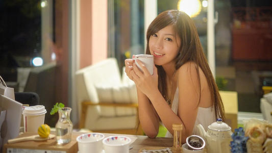 追女孩需要每天联系吗？看完你就懂了
