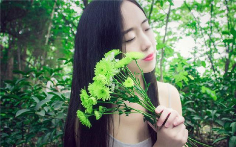 女孩问近期可好如何幽默回答 ？找准时机增添暧昧