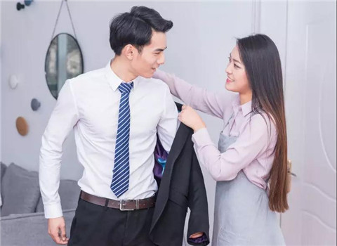 如何逗女生高兴？你需要这类幽默的话题