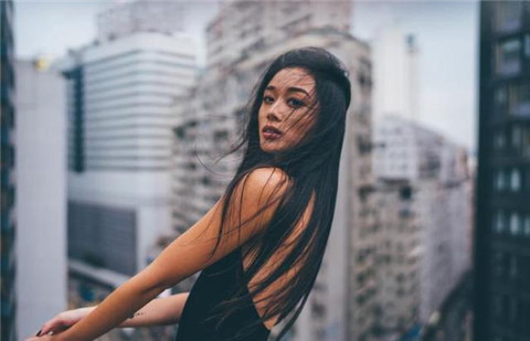 早上跟女性聊天的第一句话如何开头