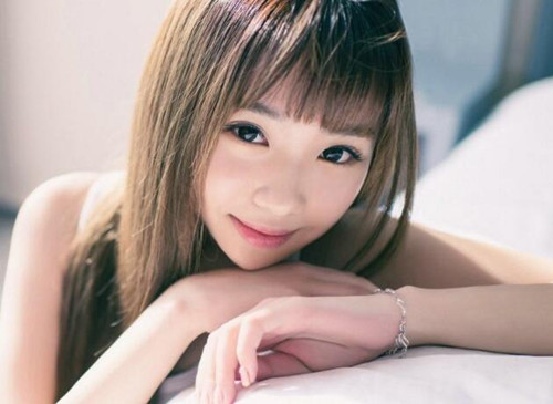 和女生聊天说错话了，如何解决尴尬