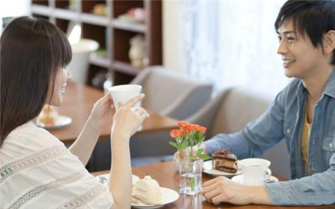 女孩掩饰暗恋表现 女孩暗恋的隐秘信号