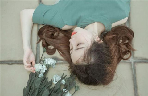 怎么样安抚女朋友的情绪