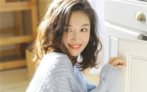 和刚加的女生微信聊天如何找话题？