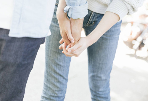 约会吃饭后女孩转钱给男孩，的意思是？