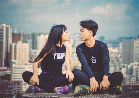 大学图书馆遇见心动的女孩如何追
