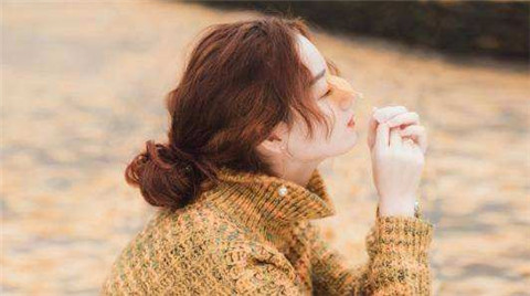 约会中怎么样巧妙的接触女孩