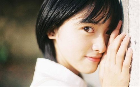 为何女孩一直发表情，该如何回复她？
