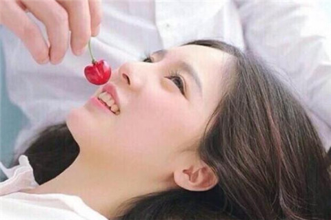 异地恋女孩撒娇诀窍：让男孩心动不已的甜言蜜语与温情表达