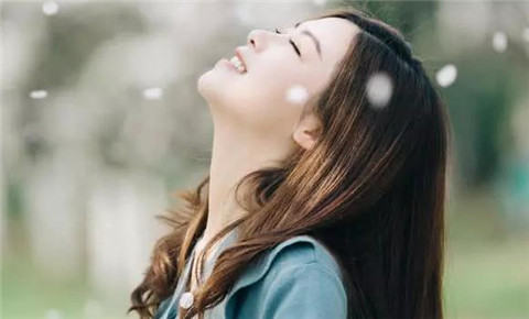 文静女生的特质与追求攻略：内向腧静，怎么样走近她的心扉？