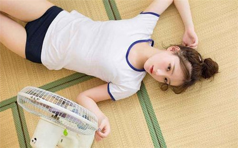 和女孩聊天话题30句,没话题和女孩聊天