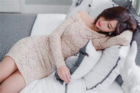 女朋友莫名其妙生气的5个原因， 坏男生告诉你边哄边撩