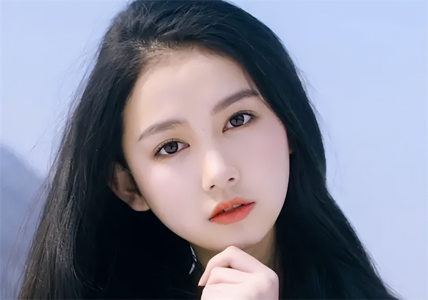 怎么样了解女孩的潜台词？让她主动找你聊天