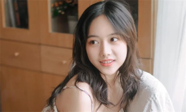 异地恋女朋友情感变化征兆与挽回价值探讨