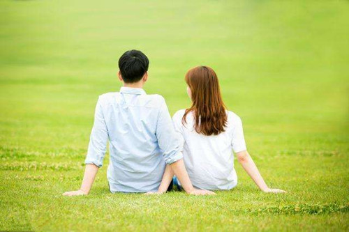 和女孩聊天如何调动情绪？4个办法让她对你念念不忘