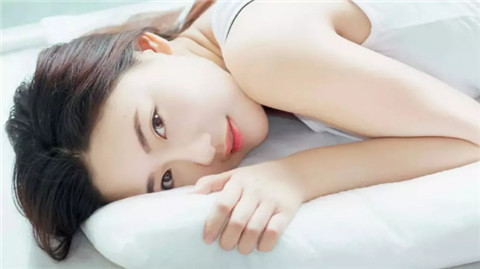 我想追求一个女老师，该怎么样追求她