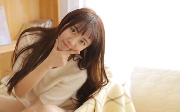 睁着双眼KISS的女孩是如何想的？是不喜欢么