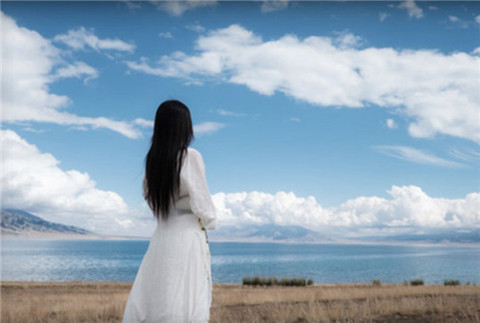 追求女生时需防止的五大错误行为：曝光女人不喜欢的绅士风度