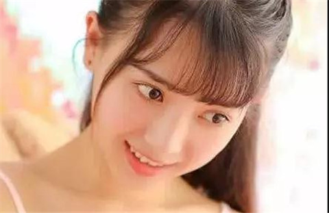怎么样巧妙哄女朋友，解决因与异性聊天而引发的争吵