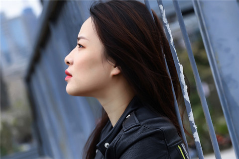 女友惹你生气了 又哄你如何解决