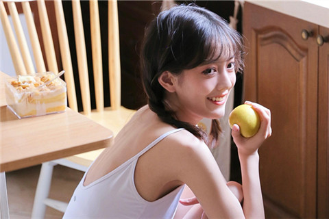 由于熬夜了女友生气了该如何哄