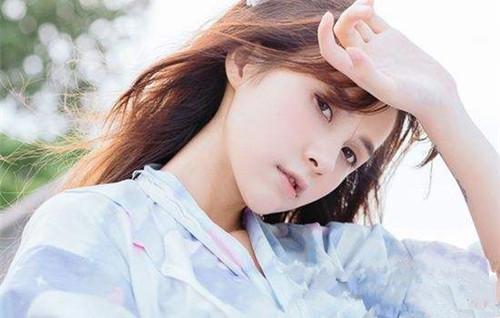 在筹备话题时，有什么话题是合适第一次与女人交谈的？