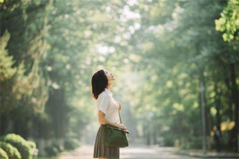 女孩给男孩说有人追她表示什么意义