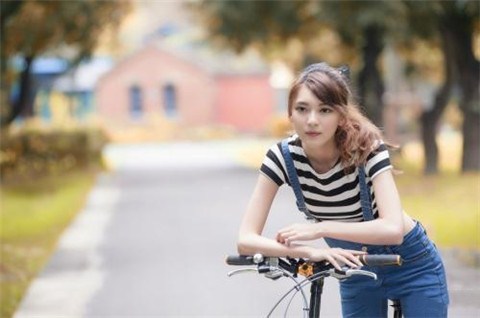 女孩说肚子疼高情商如何回复，女孩说肚子疼如何回复暖心