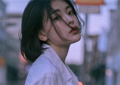 和女生首次对话如何开始 怎么样与女生进行第一次交谈的开场