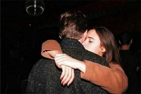 男孩没钱，做好这3点，女孩主动做你女友