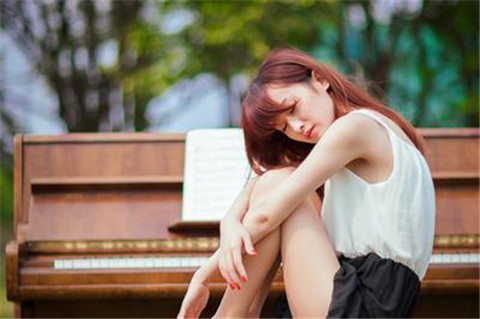 和女孩怎么样把聊死的天聊回来？两种办法告诉你应付