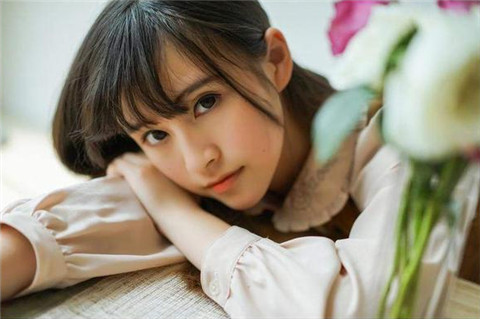 怎么样在和女孩聊天时找到幽默的话题？