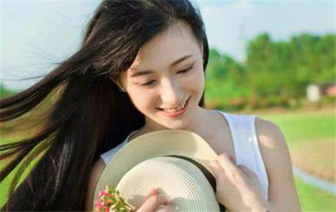 如何可以让女生主动找你聊天，如何让女孩主动找你说话