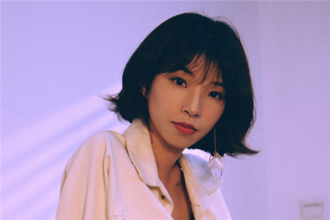 怎么样幽默的问女孩吃饭了么？