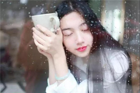 和女孩聊天不了解聊什么话题了如何解决，和女孩聊天不了解聊什么