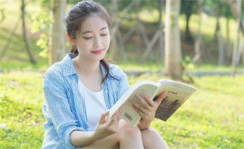 约喜欢的女孩出来吃饭，她说看心情，如何回复他