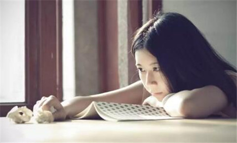 怎么样让女孩主动追你 让女孩主动追你的办法