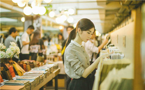 女孩发额的时候如何回复