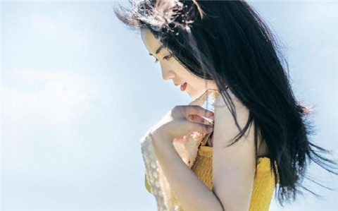 女孩跟我说她发烧了，该怎么样安慰她？