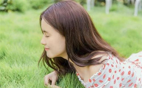 女友做美甲不认可生气了如何哄