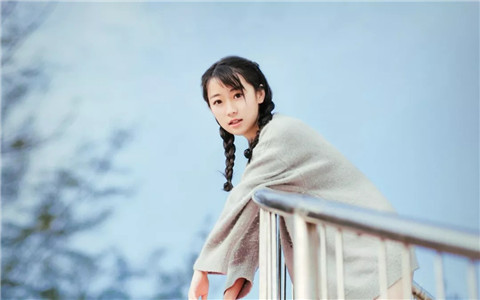 女友无聊陪她聊什么更有趣？恋爱如何聊天更甜蜜