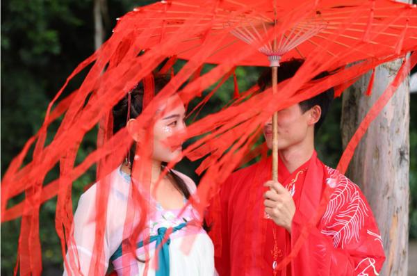 和男孩聊天爱搭不理还敷衍？那你也不理他