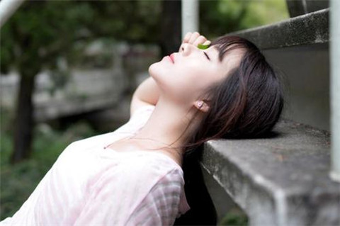 晚上约女生出来如何说 如何约女孩更容易把她约出来？