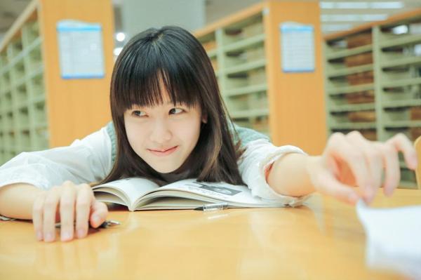 女孩主动给我发微信红包，是否应该收？